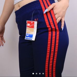 🦋 BNWT NAVY BLUE & RED ADIDAS PANTS 🦋